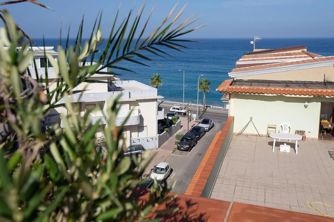 Capo dʼOrlando Attico Sul Mare In Centroヴィラ